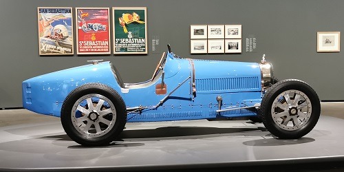 Bugatti type 35 - Exposición de automóviles en el Museo Guggenheim de Bilbao 2022
