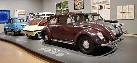 Volkswagen Type 1 Escarabajo - Exposición de automóviles en el Museo Guggenheim de Bilbao 2022