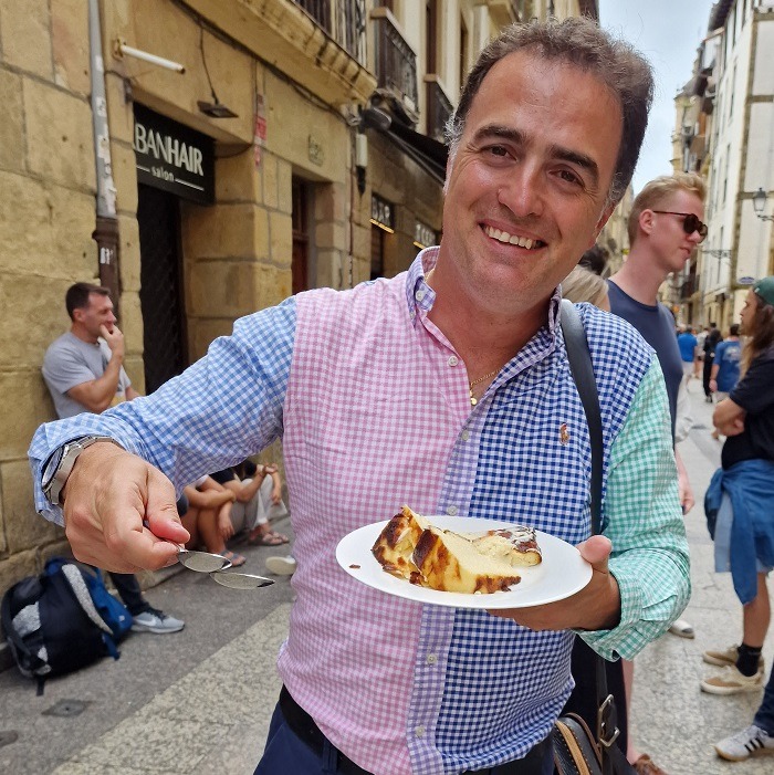 Aitor Delgado invites you to a Burnt Basque Cheesecake from La Viña